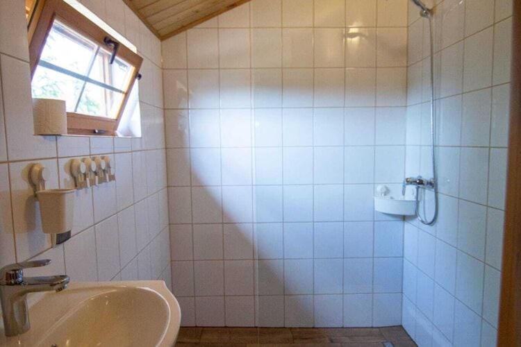 Comfortable Bungalow With A Covered Terrace, For 6 People, Мендзиздрое Екстериор снимка