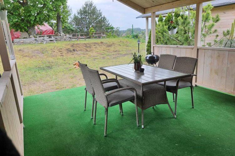 Comfortable Bungalow With A Covered Terrace, For 6 People, Мендзиздрое Екстериор снимка